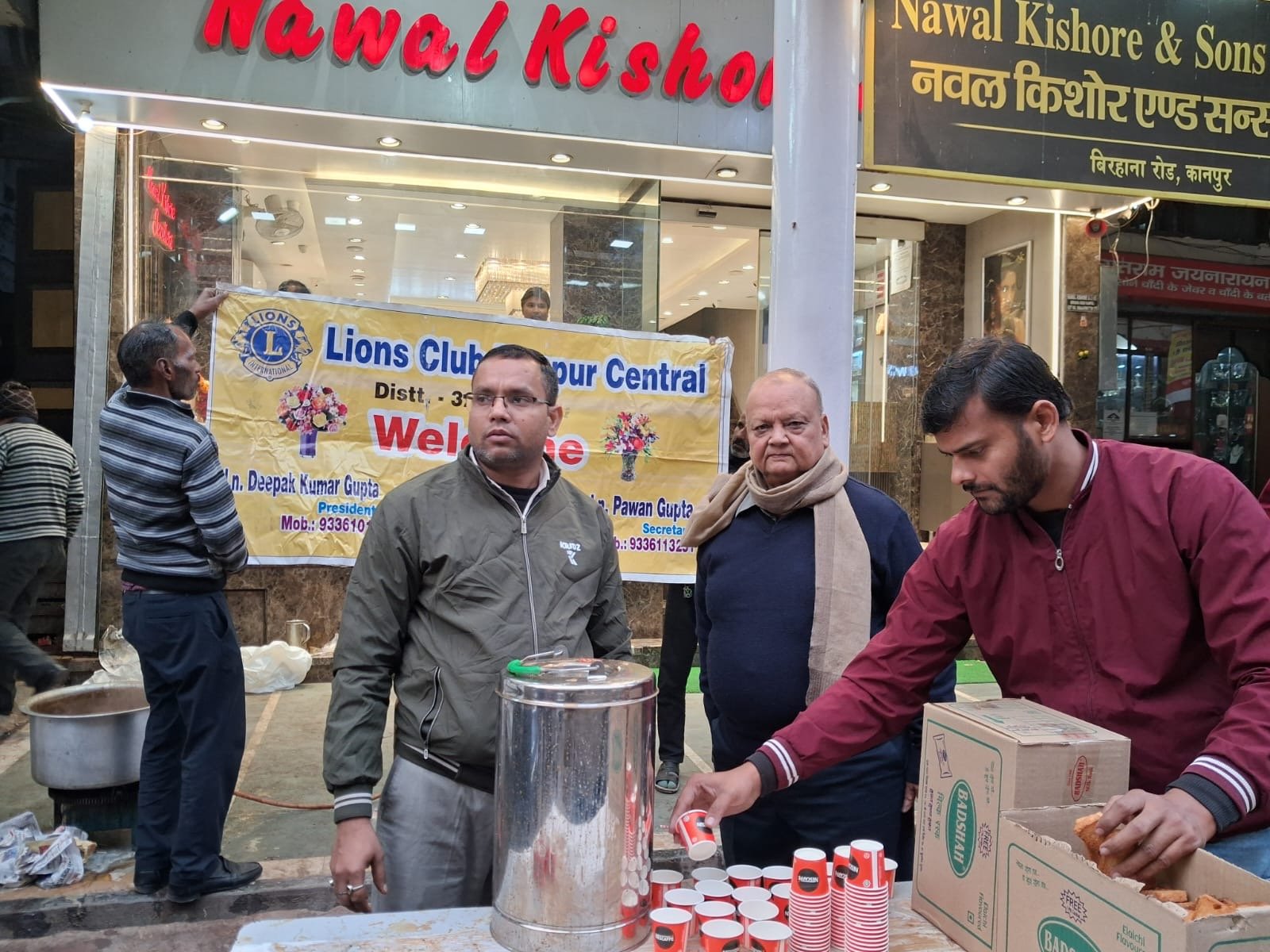 Lions Club Kanpur Central - Tea Distribution