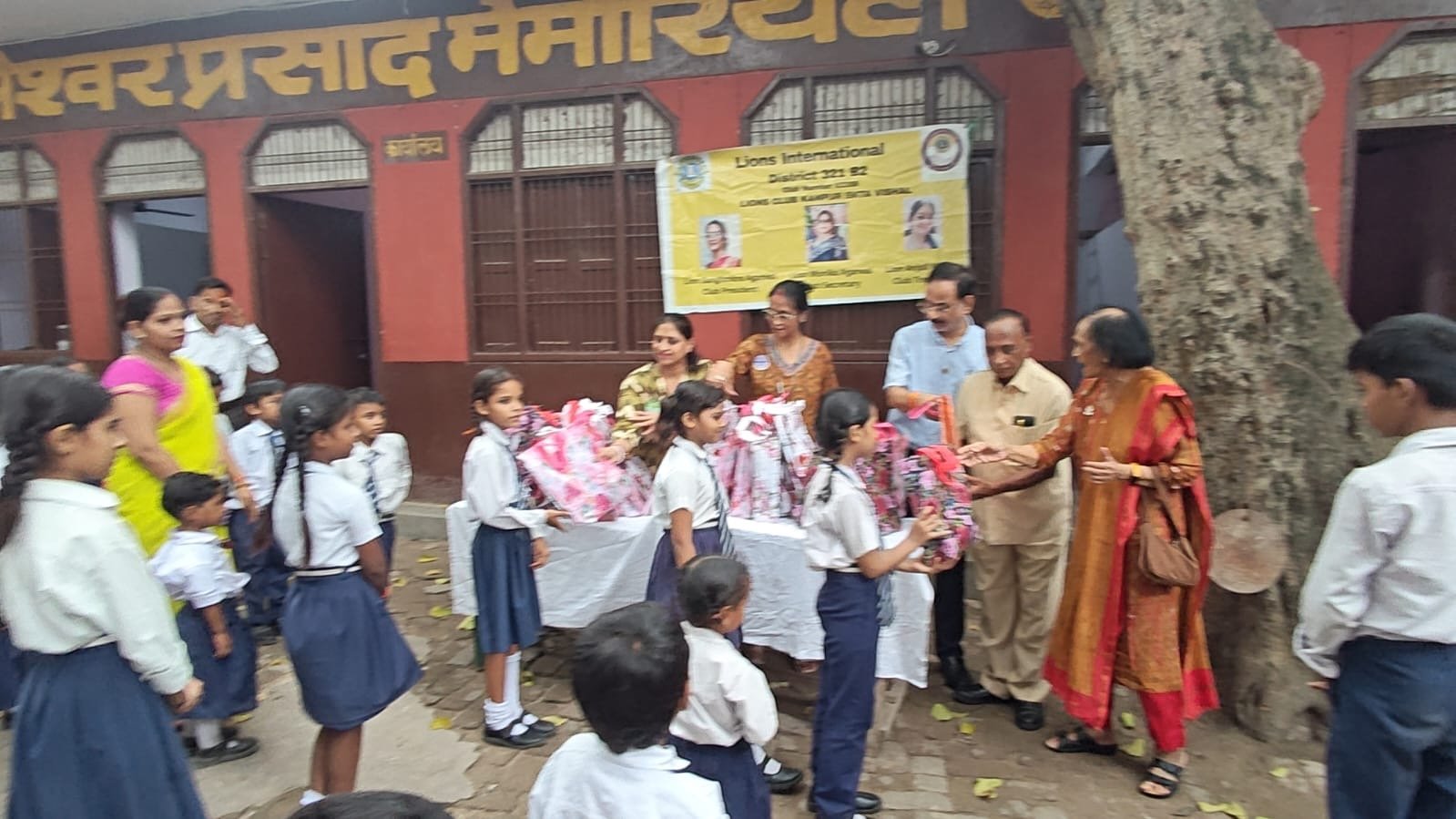 Distribution of Art Kit-Lions Club Ekta Vishal